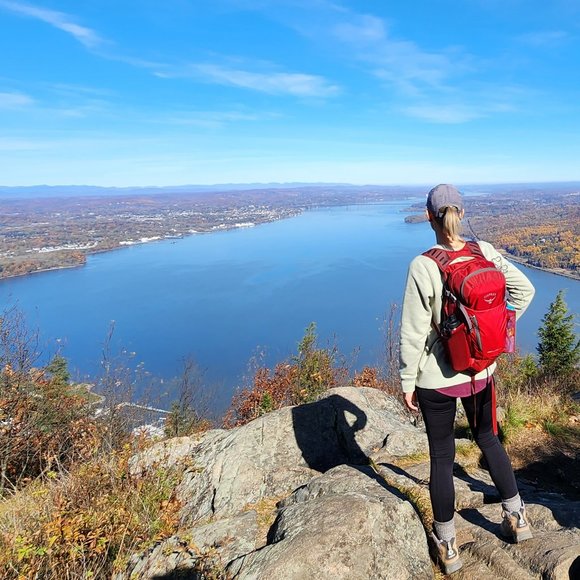 Meet your Posher, Moni - Picture 1 of 1